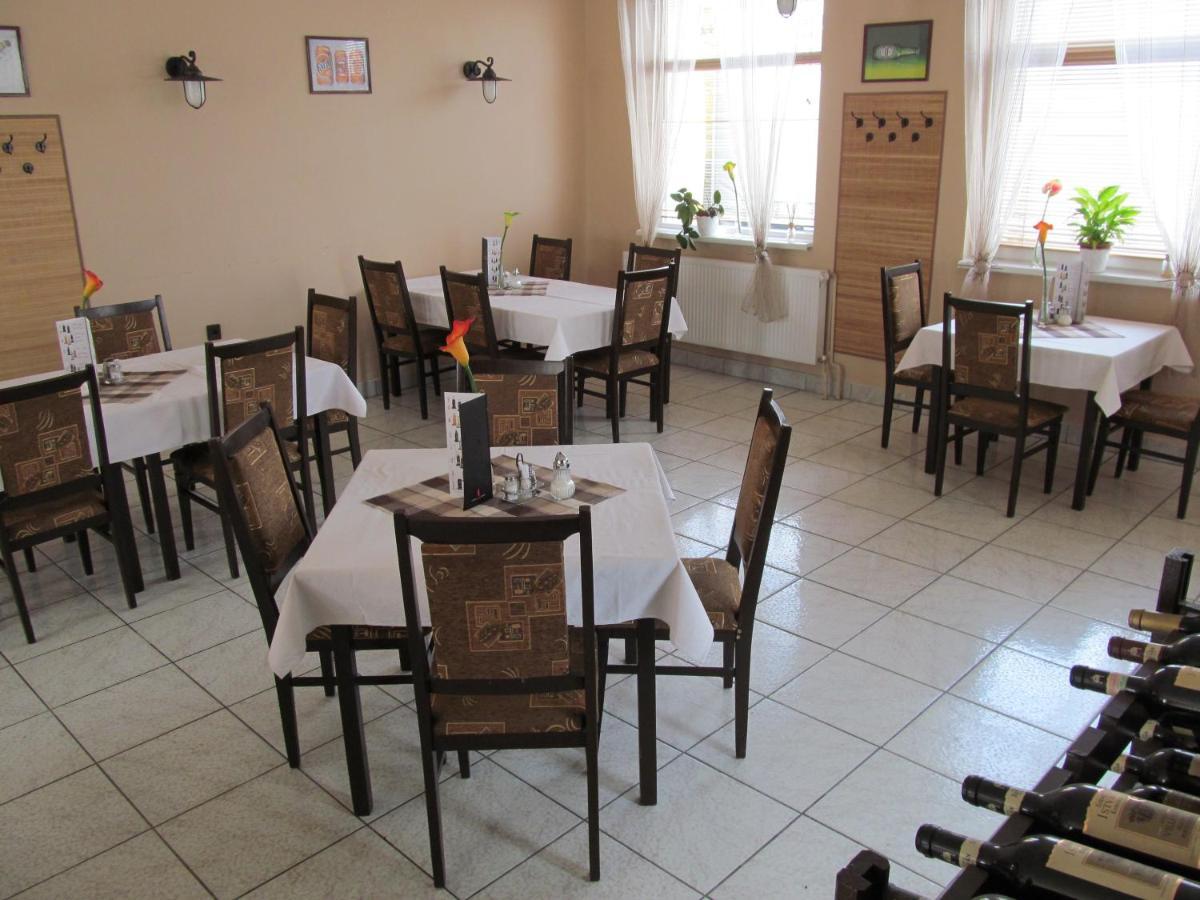 Bed and Breakfast Korona Panzió Levél Exterior foto