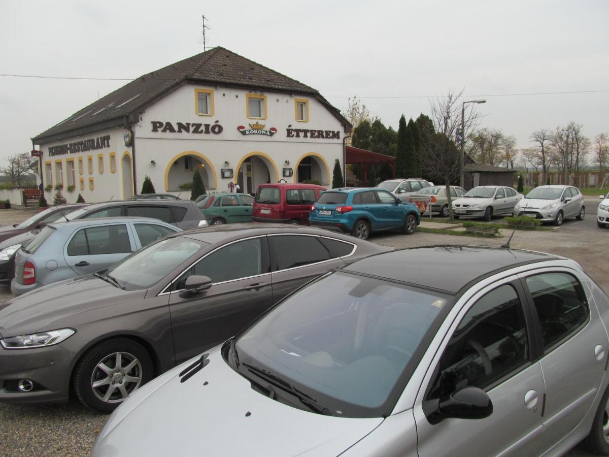 Bed and Breakfast Korona Panzió Levél Exterior foto