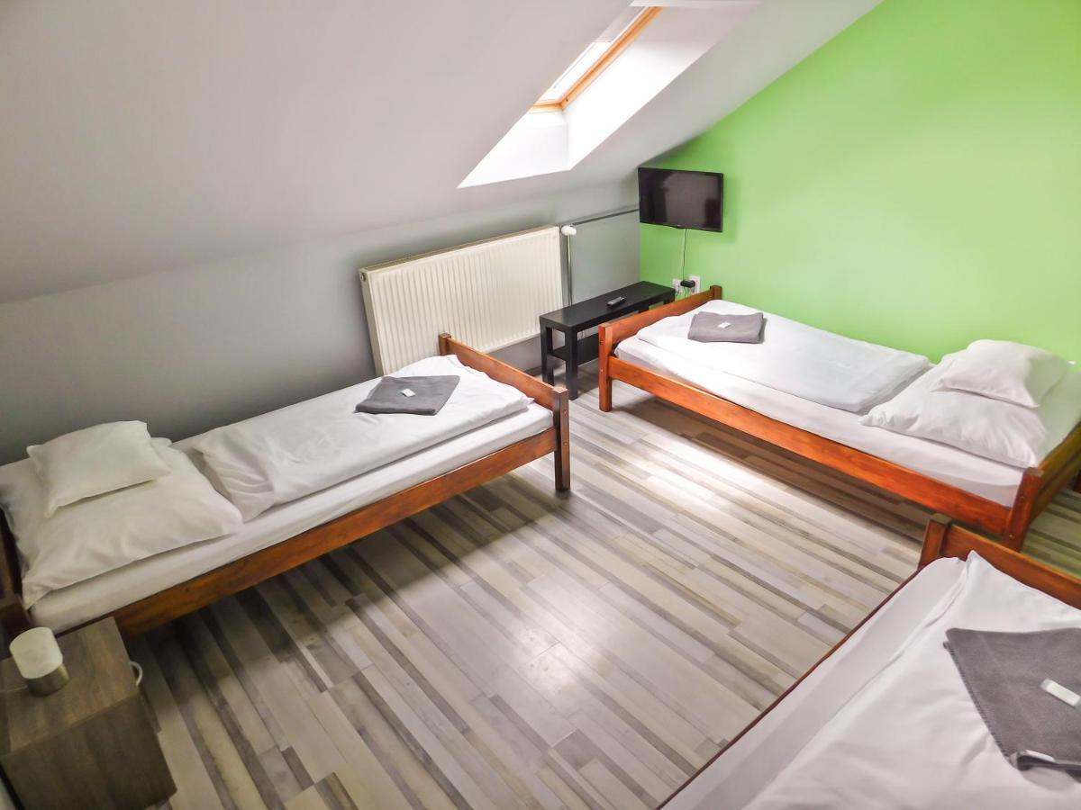 Bed and Breakfast Korona Panzió Levél Exterior foto